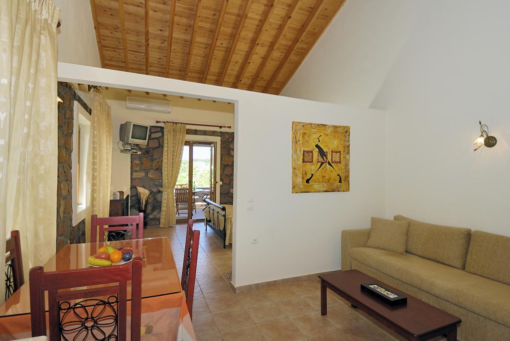 Michaela Beach Houses Mythimna Room photo